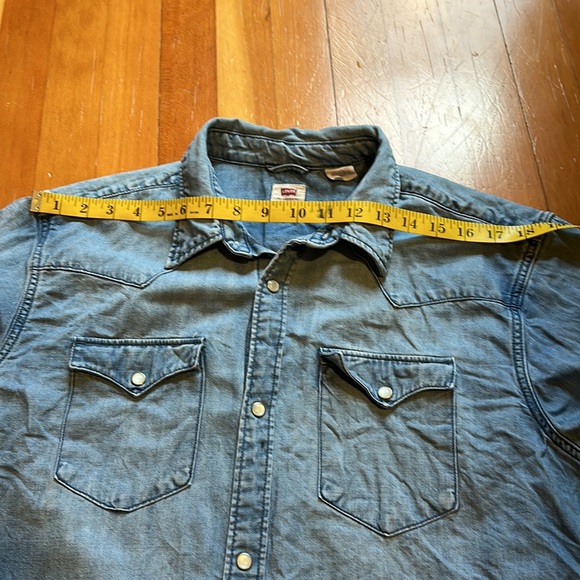 Levi’s Relaxed Fit Denim Shirt Size Medium - Picture 7 of 11